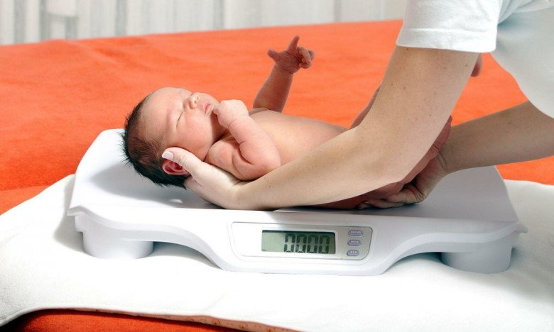 Từ việc sản phụ hạ sinh em bé nặng 7.3kg và những tác hại khi sinh con nặng cân - 4