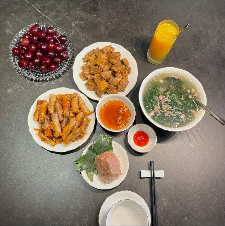 Cựu tiếp viên hàng không đón chồng MC bằng mâm cơm bắt mắt, nói nguyên tắc giữ lửa khiến chị em gật gù - 2