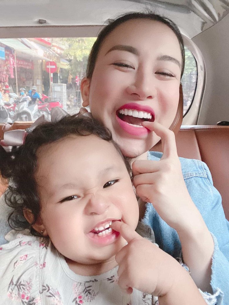 Mỹ nhân da trắng nõn lấy chồng châu Phi, con gái chào đời đi đâu cũng khiến mọi người trầm trồ - 8