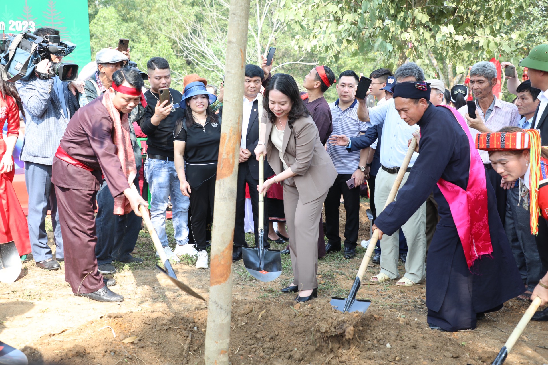 Phát huy giá trị, tiềm năng, sức sáng tạo của đồng bào dân tộc thiểu số trong xây dựng văn hóa - 12