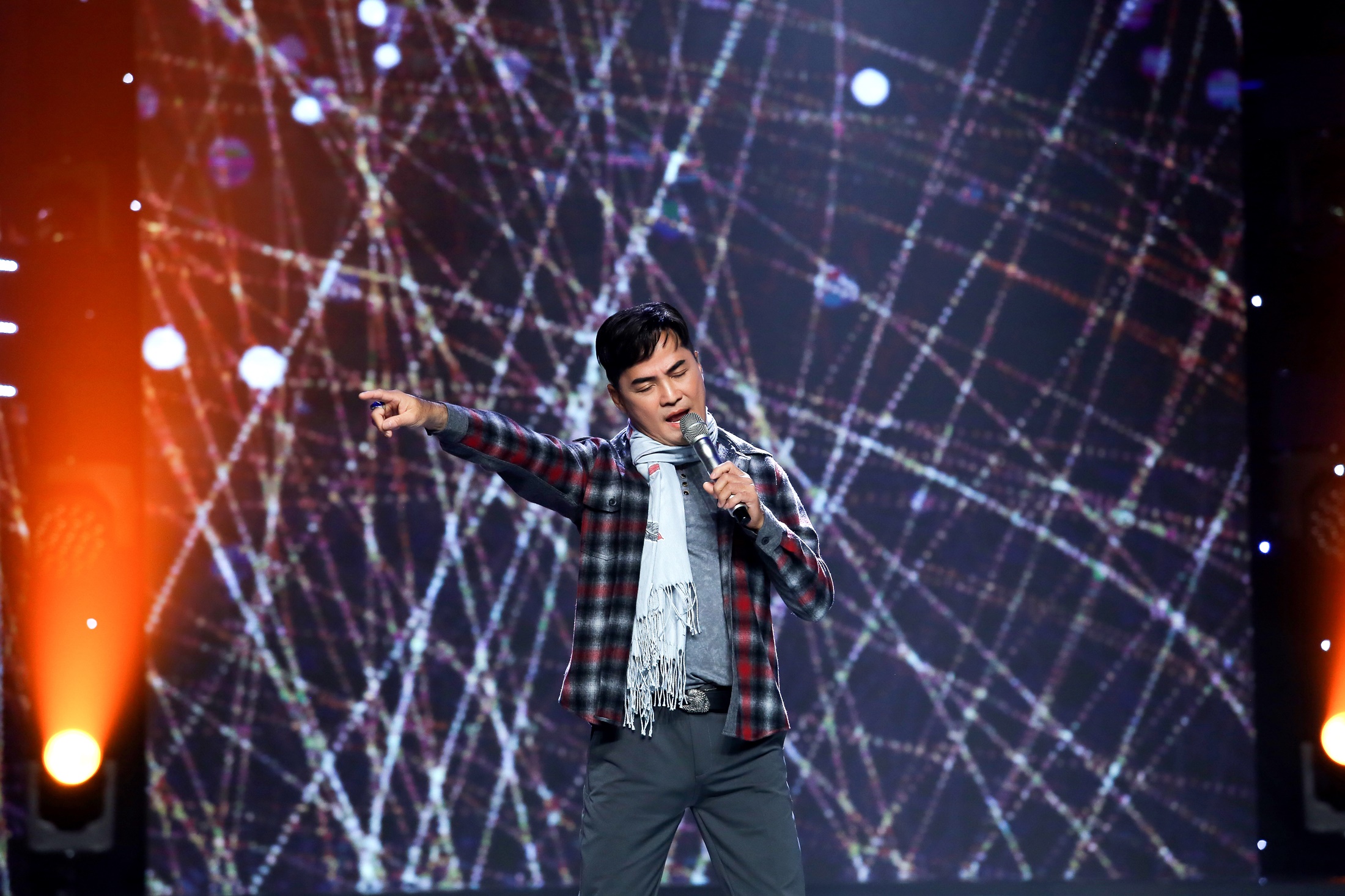 Vy Oanh chia sẻ bất ngờ về tính cách thật của ông xã doanh nhân trên sóng truyền hình - 4