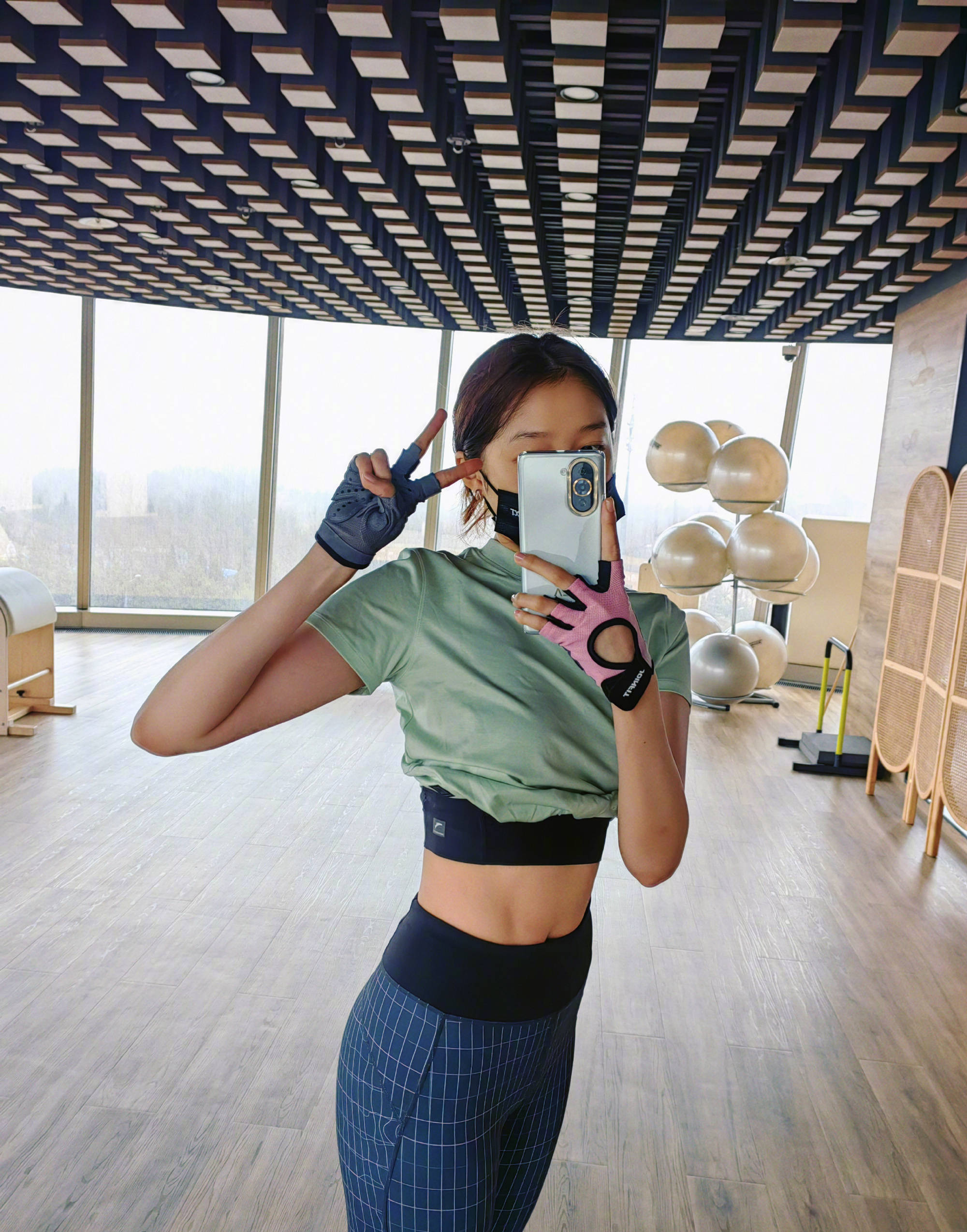 &#34;Cô gái có đôi chân đẹp nhất Trung Quốc&#34; chăm tập gym để dáng xinh toàn diện - 7