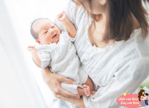 Trẻ sơ sinh có nhiều hơn 2 trong 4 biểu hiện này chứng tỏ con rất thông minh, mẹ yên tâm hơn - 9