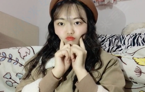 Cô gái 28 tuổi khóc nức nở vì chưa từng được nắm tay, ôm hôn đàn ông - 2