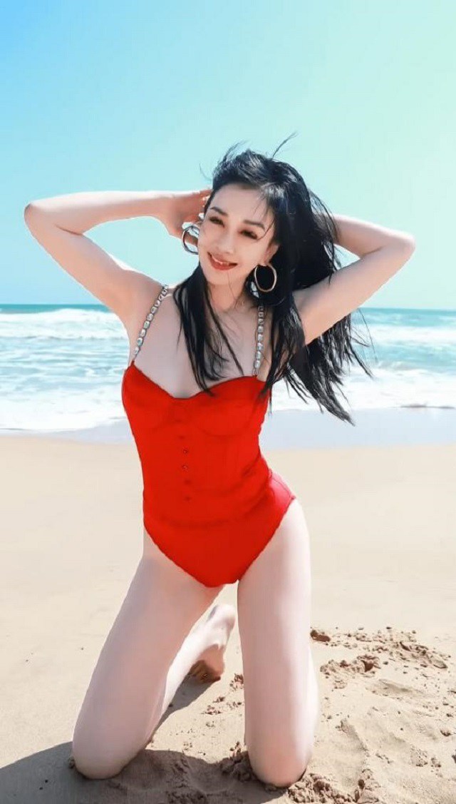 Mỹ nhân gốc Việt làm mẹ 3 con sau 2 đời chồng, 53 tuổi dạy con khéo lại trẻ đẹp khiến bạn trai kém 12 tuổi mê tít - 6