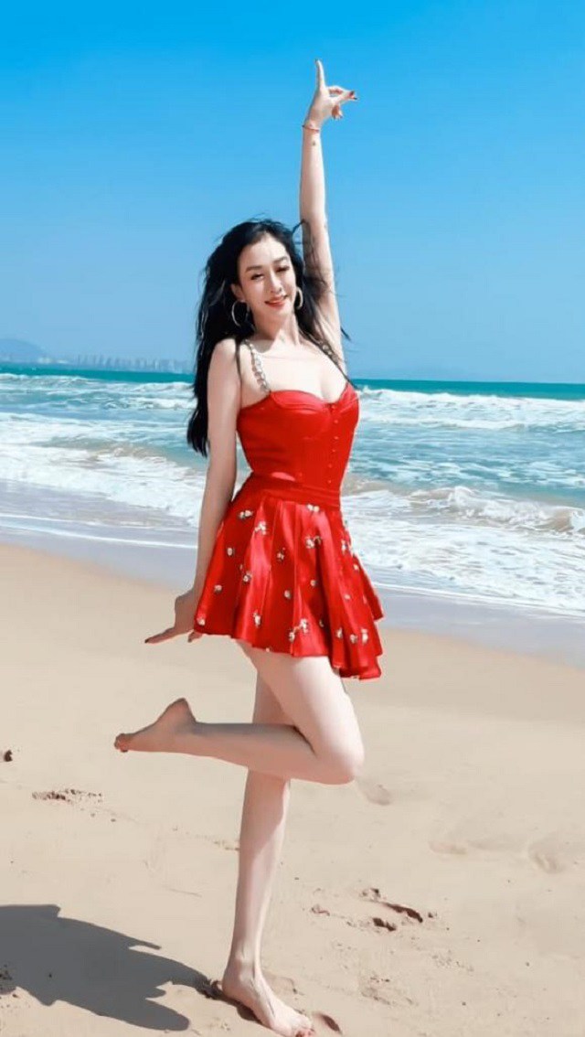 Mỹ nhân gốc Việt làm mẹ 3 con sau 2 đời chồng, 53 tuổi dạy con khéo lại trẻ đẹp khiến bạn trai kém 12 tuổi mê tít - 7