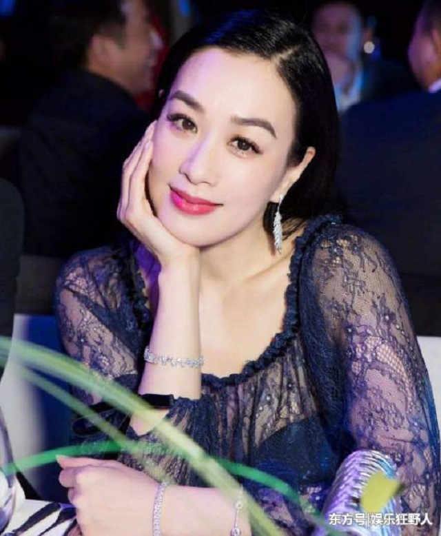 Mỹ nhân gốc Việt làm mẹ 3 con sau 2 đời chồng, 53 tuổi dạy con khéo lại trẻ đẹp khiến bạn trai kém 12 tuổi mê tít - 11