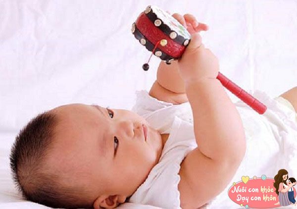 Trò chơi cho bé 1 tháng tuổi, giúp phát triển trí tuệ nhanh chóng - 8