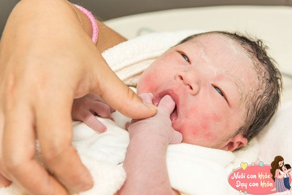 Trò chơi cho bé 1 tháng tuổi, giúp phát triển trí tuệ nhanh chóng - 3