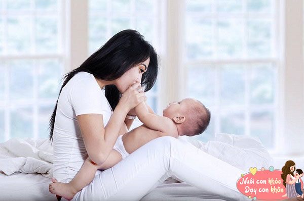 Trò chơi cho bé 1 tháng tuổi, giúp phát triển trí tuệ nhanh chóng - 5