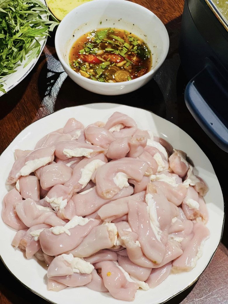 Vợ Hồng Đăng khoe bữa ăn "Ối giời ơi", dân mạng cũng thốt lên theo khi nhìn món nhậu quốc dân - 4