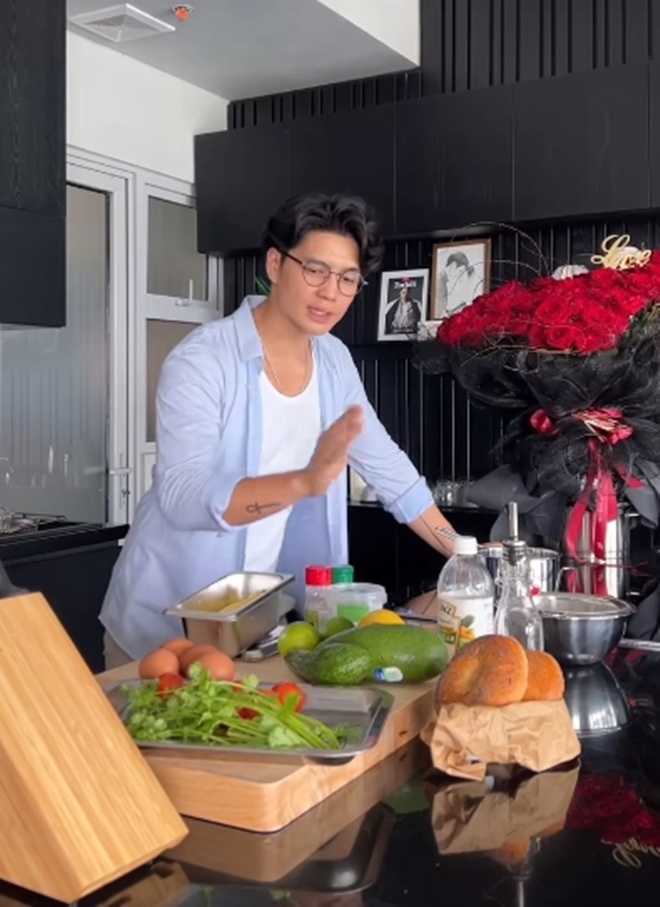 Huy Trần làm món ăn bất ngờ cho Ngô Thanh Vân, nàng &#34;đả nữ&#34; lại tặng... quần đùi - 3
