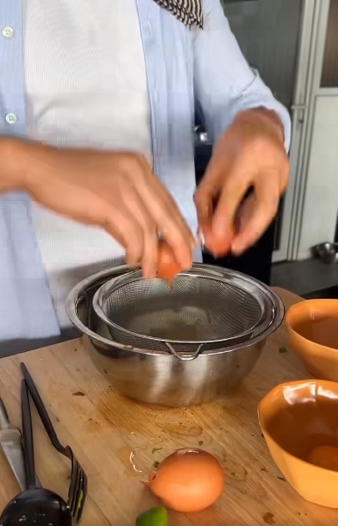 Huy Trần làm món ăn bất ngờ cho Ngô Thanh Vân, nàng &#34;đả nữ&#34; lại tặng... quần đùi - 10