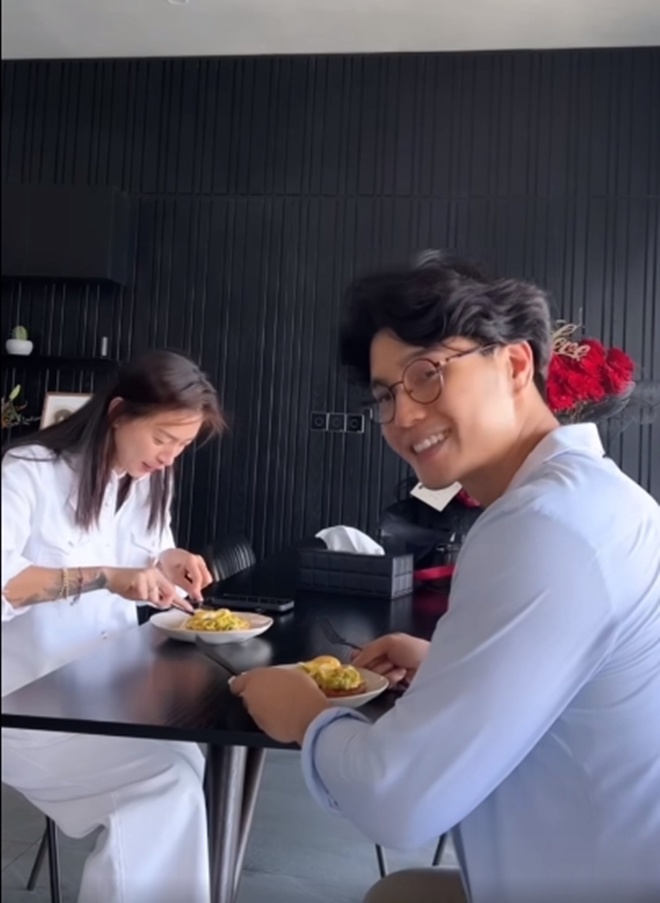Huy Trần làm món ăn bất ngờ cho Ngô Thanh Vân, nàng &#34;đả nữ&#34; lại tặng... quần đùi - 17