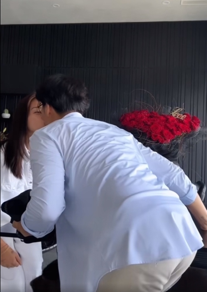 Huy Trần làm món ăn bất ngờ cho Ngô Thanh Vân, nàng &#34;đả nữ&#34; lại tặng... quần đùi - 20