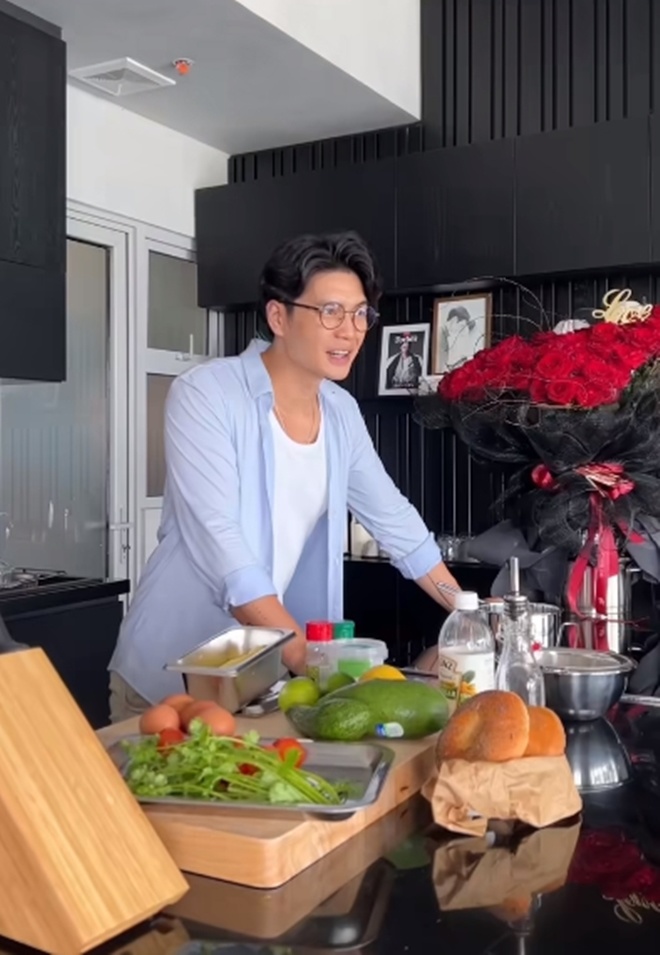 Huy Trần làm món ăn bất ngờ cho Ngô Thanh Vân, nàng &#34;đả nữ&#34; lại tặng... quần đùi - 2