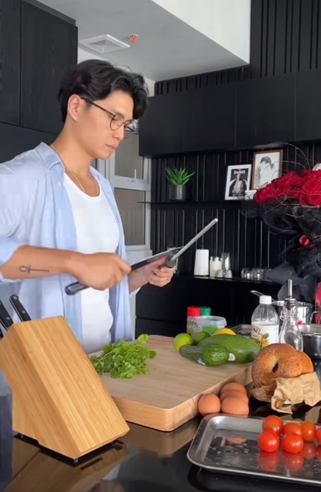 Huy Trần làm món ăn bất ngờ cho Ngô Thanh Vân, nàng &#34;đả nữ&#34; lại tặng... quần đùi - 4
