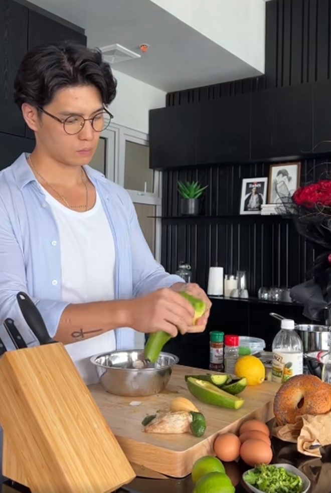 Huy Trần làm món ăn bất ngờ cho Ngô Thanh Vân, nàng &#34;đả nữ&#34; lại tặng... quần đùi - 8