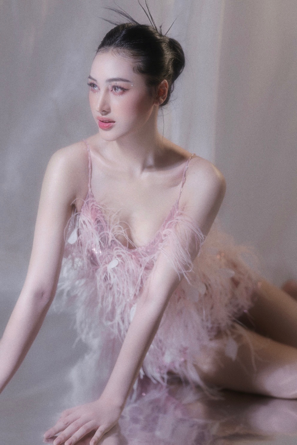 Chân dài người Ê-đê cá tính với mốt no-bra - 1