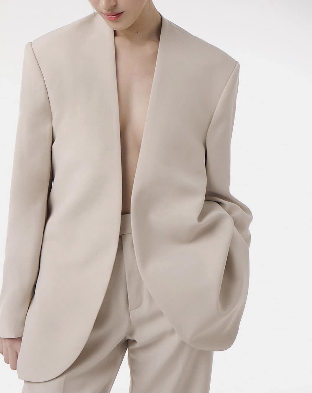 Chân dài người Ê-đê cá tính với mốt no-bra - 3