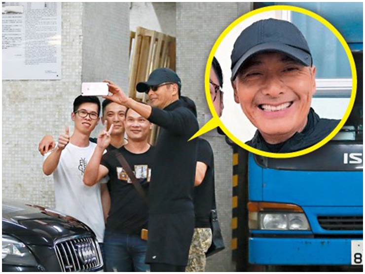 &#34;Thần Bài&#34; Châu Nhuận Phát gây sốc với bộ dạng khi đi ăn phở, ăn bánh bình dân - 3