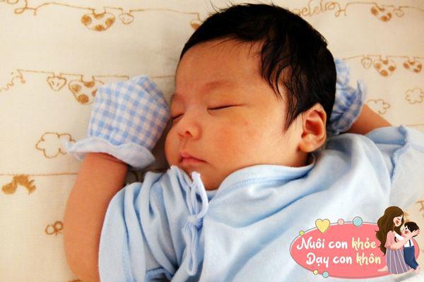 Chăm trẻ sơ sinh kiểu xưa và kiểu hiện đại, hoá ra đây mới là cách giúp con lớn lên khoẻ mạnh - 6