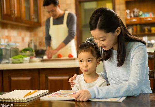 Bài văn tiểu học tả mẹ "uốn éo trên giường" khiến ai cũng gật gù: Trẻ con không biết nói dối - 5