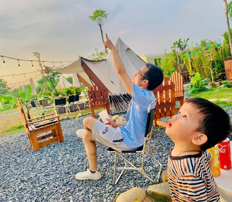 “Chồng quốc dân” chăm vợ bầu cực khéo, giữa trưa phóng xe 13km đi mua bún cá, ngày lâm bồn thức trắng 2 đêm - 4