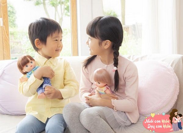 Bé trai thích chơi với búp bê từ nhỏ, khi lớn lên sẽ có 4 khác biệt rõ ràng - 9