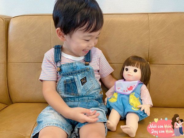 Bé trai thích chơi với búp bê từ nhỏ, khi lớn lên sẽ có 4 khác biệt rõ ràng - 5