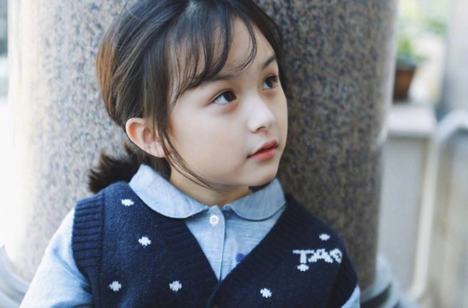 Bé gái xinh nhất Trung Quốc từng "bị cấm" phẫu thuật thẩm mỹ, giờ thế nào? - 4