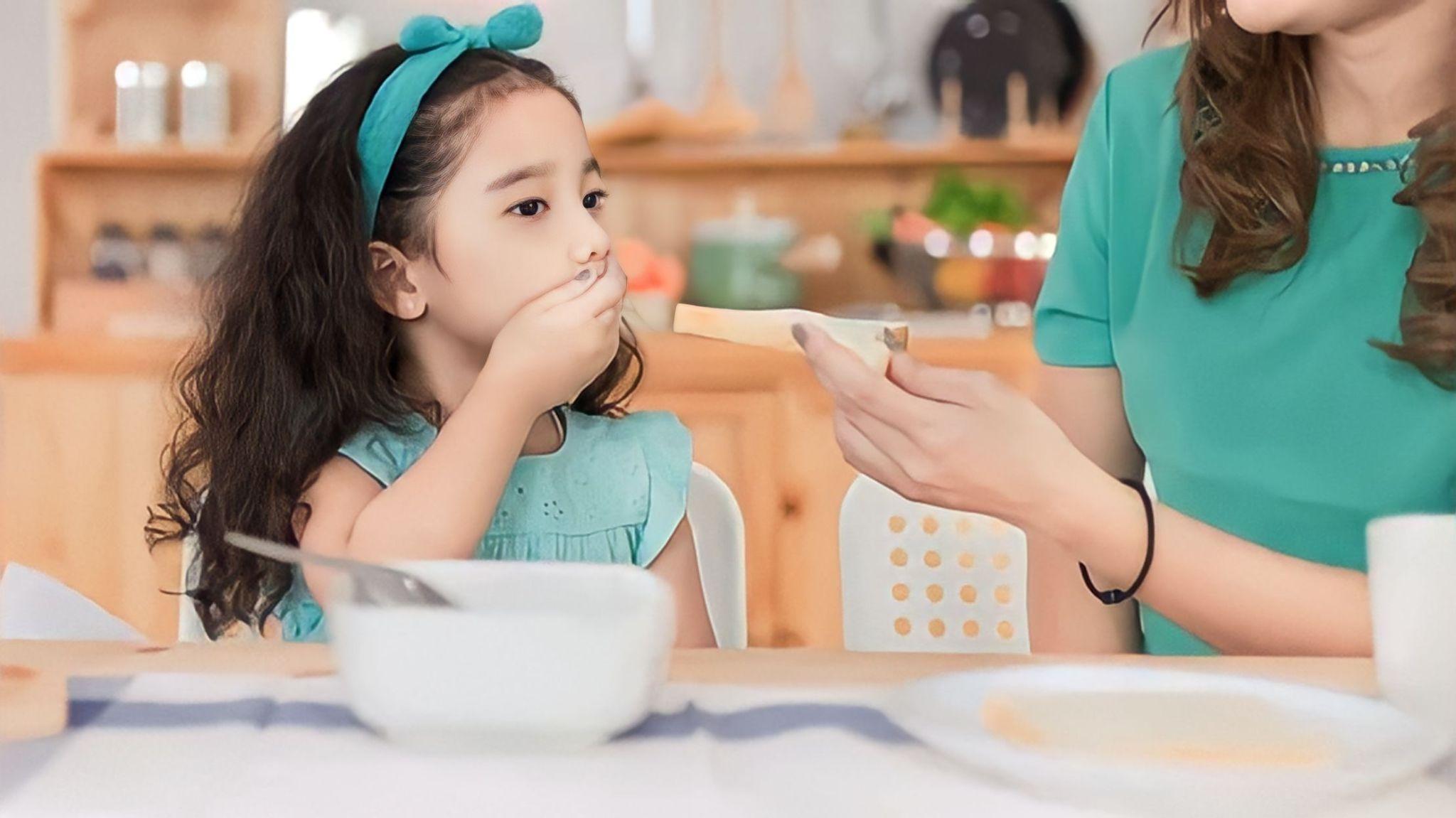 Trẻ biếng ăn chậm tăng cân mẹ phải làm thế nào? - 1