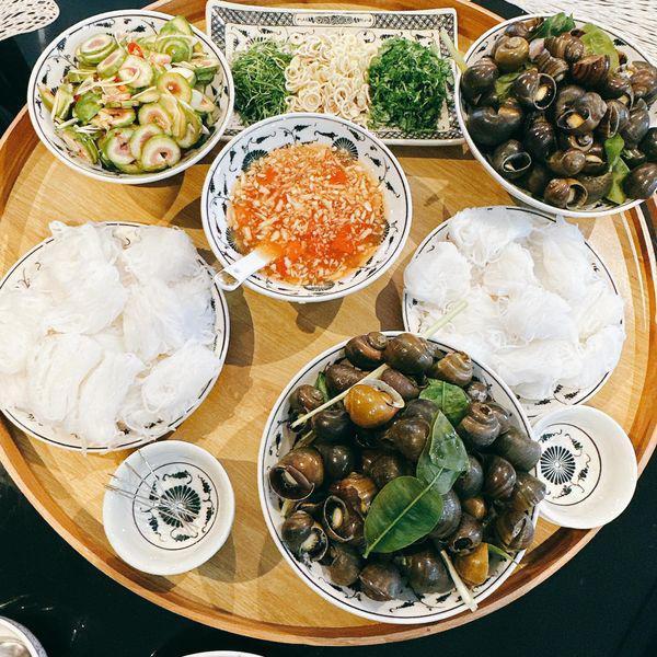 Phương Oanh khoe loạt mâm cơm tự nhận "đi vào lòng người", dân mạng nhắc đến 1 người - 1