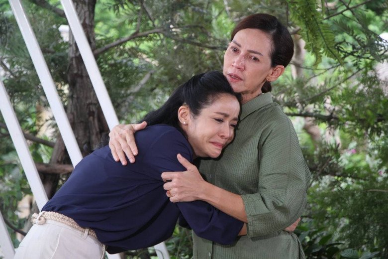 Hay tin mẹ chồng cũ ốm tôi đưa con gái về thăm, thấy bức ảnh đặt trên bàn tôi trào nước mắt - 2