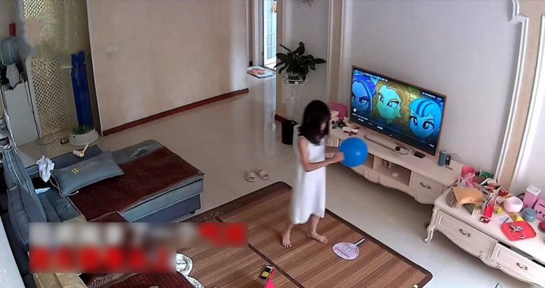 Phát hiện con gái ở nhà làm việc cấm, tôi nói qua camera "Mẹ đang xem", hành động của đứa trẻ khiến tôi lo sợ - 2