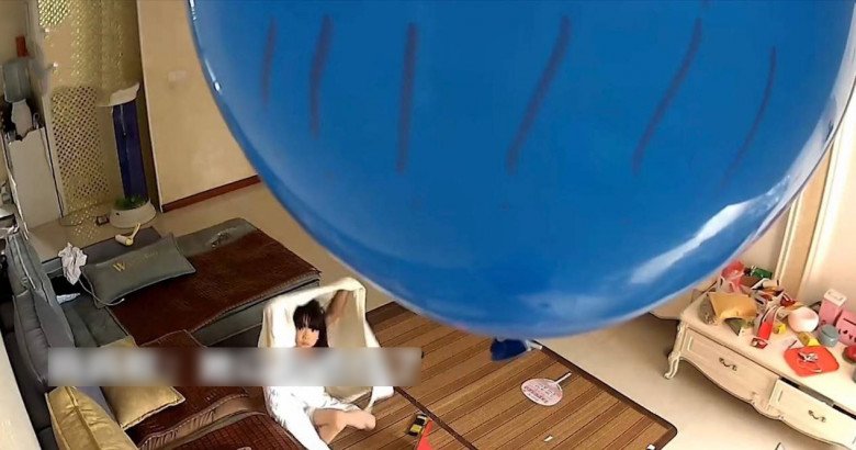 Phát hiện con gái ở nhà làm việc cấm, tôi nói qua camera "Mẹ đang xem", hành động của đứa trẻ khiến tôi lo sợ - 3