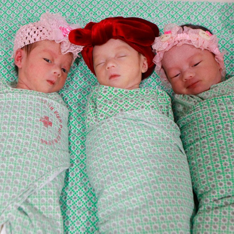 Mẹ trẻ Hải Dương mang thai 3 tự nhiên kỳ diệu, phút ôm 3 công chúa đỏ hỏn mà vợ chồng bật khóc - 3