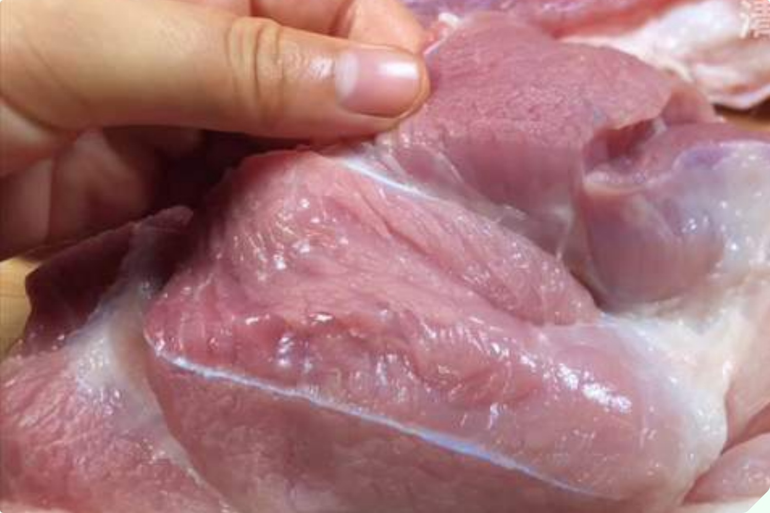 Mua thịt lợn nên chọn miếng sẫm hay nhạt màu? Cứ nhìn kỹ 3 điểm, người bán thịt tài mấy cũng không lừa được bạn - 4