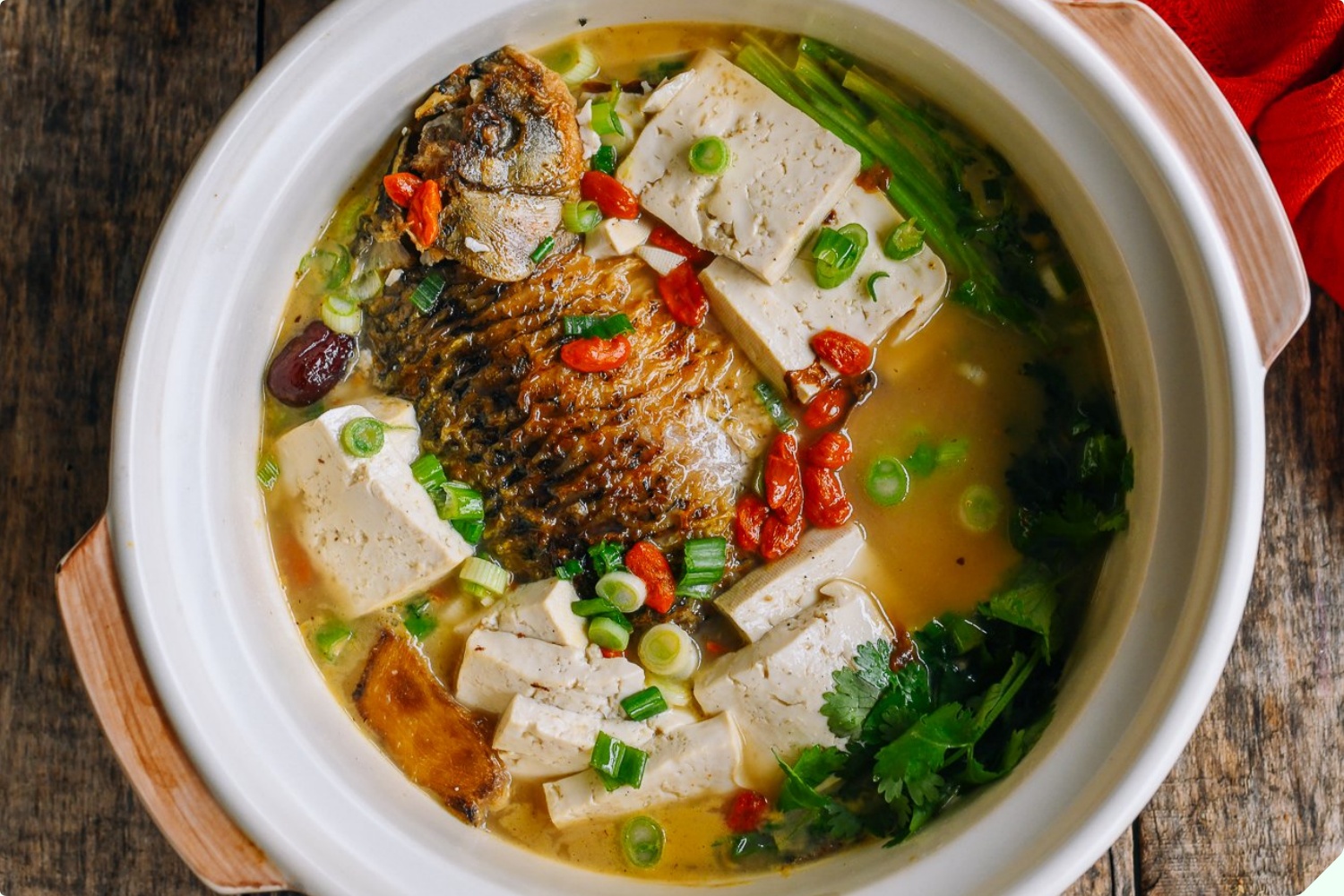 Nấu canh cá bằng nước nóng hay lạnh? Bấy lâu làm sai bảo sao thịt cá không mềm, dinh dưỡng giảm 1 nửa và còn rất tanh - 11