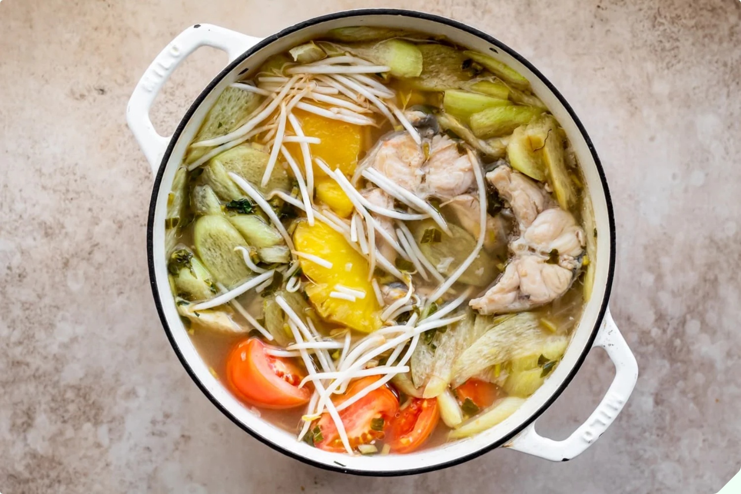 Nấu canh cá bằng nước nóng hay lạnh? Bấy lâu làm sai bảo sao thịt cá không mềm, dinh dưỡng giảm 1 nửa và còn rất tanh - 1