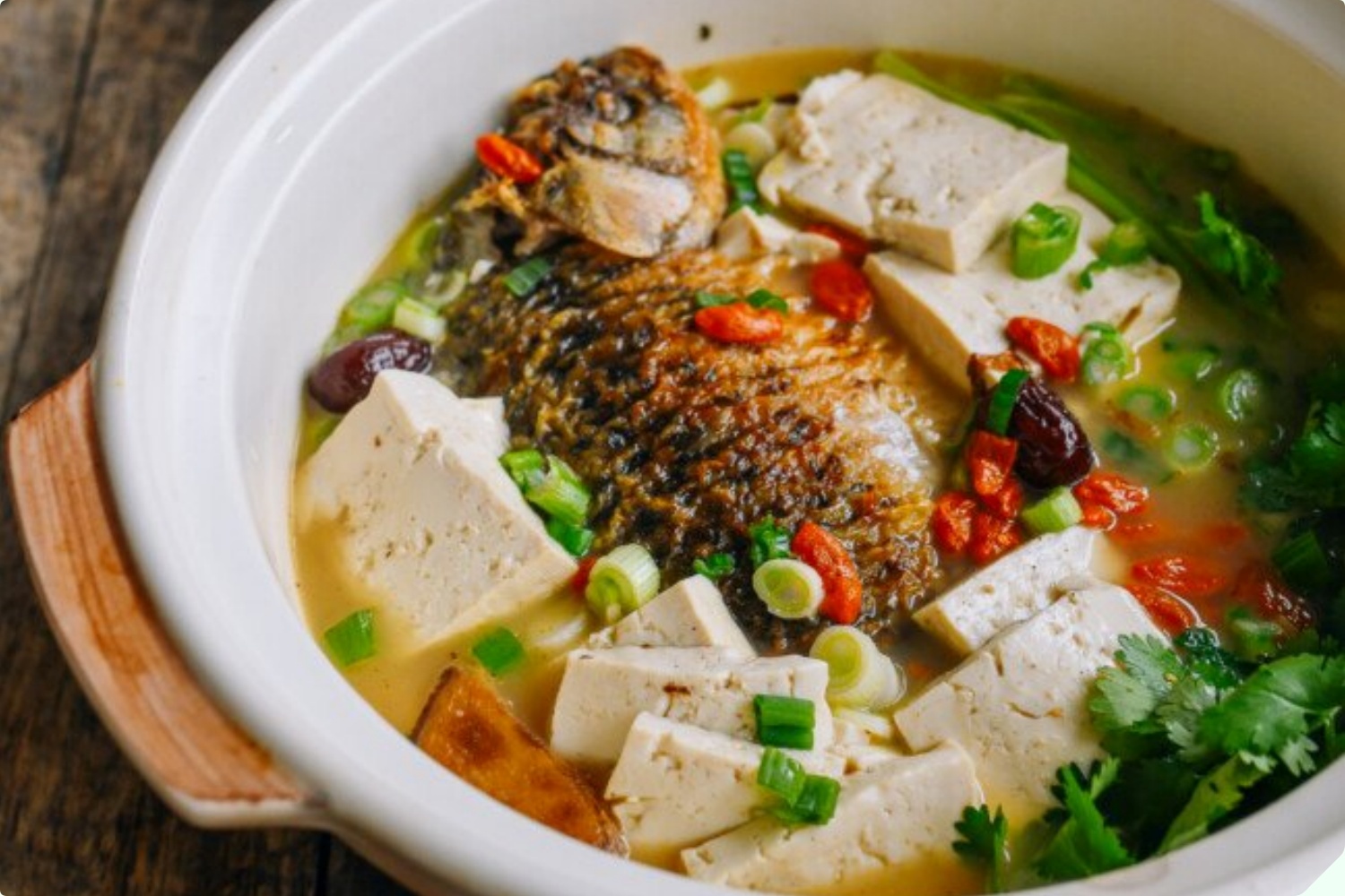 Nấu canh cá bằng nước nóng hay lạnh? Bấy lâu làm sai bảo sao thịt cá không mềm, dinh dưỡng giảm 1 nửa và còn rất tanh - 12