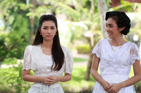 Chồng đi công tác, đến nhà bạn thân chơi tôi sững sờ thấy thứ trong bếp - 1