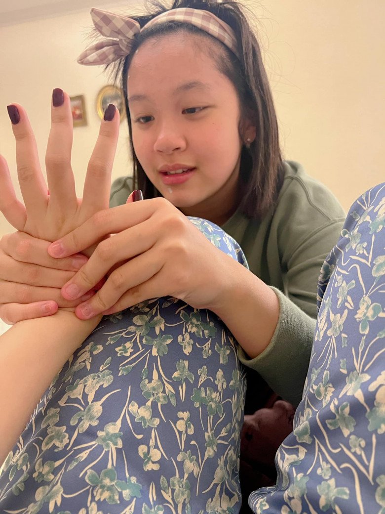 Nữ đạo diễn Ai Là Triệu Phú tự làm bữa ăn xịn như nhà hàng đãi bố ruột - 12