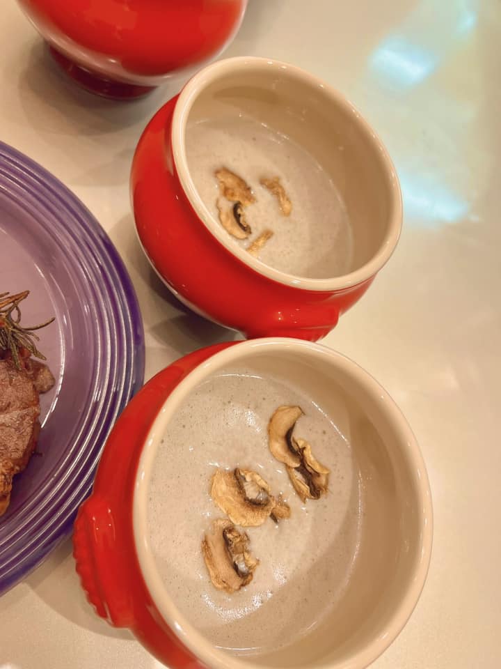 Nữ đạo diễn Ai Là Triệu Phú tự làm bữa ăn xịn như nhà hàng đãi bố ruột - 6