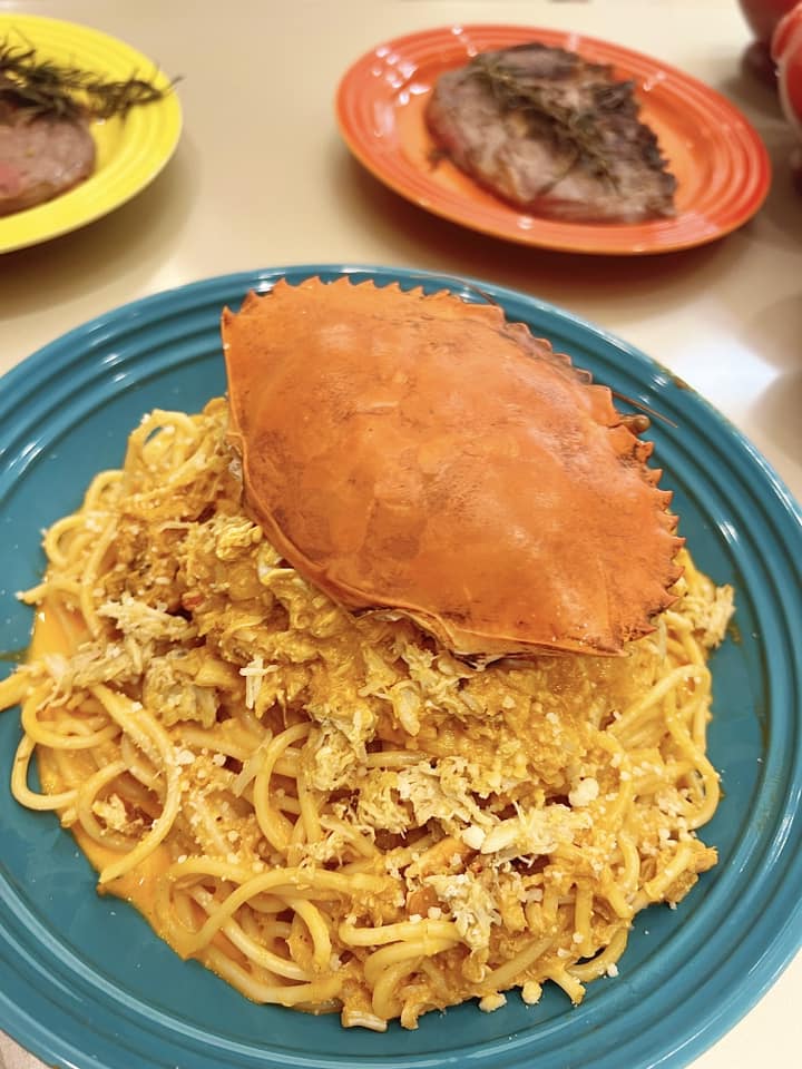 Nữ đạo diễn Ai Là Triệu Phú tự làm bữa ăn xịn như nhà hàng đãi bố ruột - 4