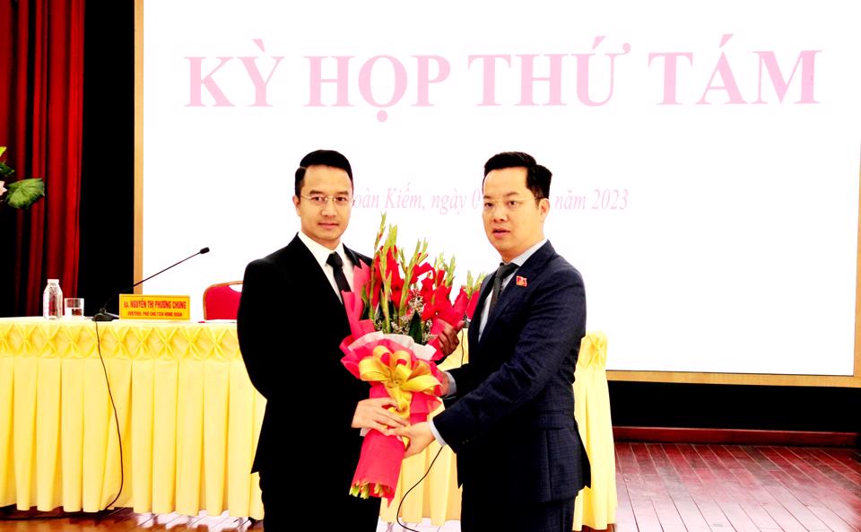Hoàn Kiếm có tân Phó Chủ Tịch UBND Quận - 1