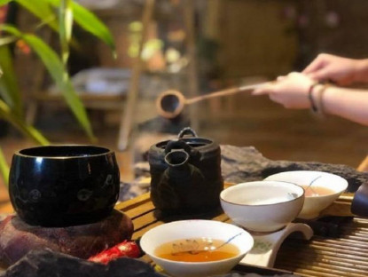 Văn hóa bên chén trà