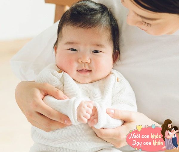 4 trò chơi vận động cho trẻ 2 tháng tuổi, thúc đẩy con phát triển nhanh, thông minh hơn - 7