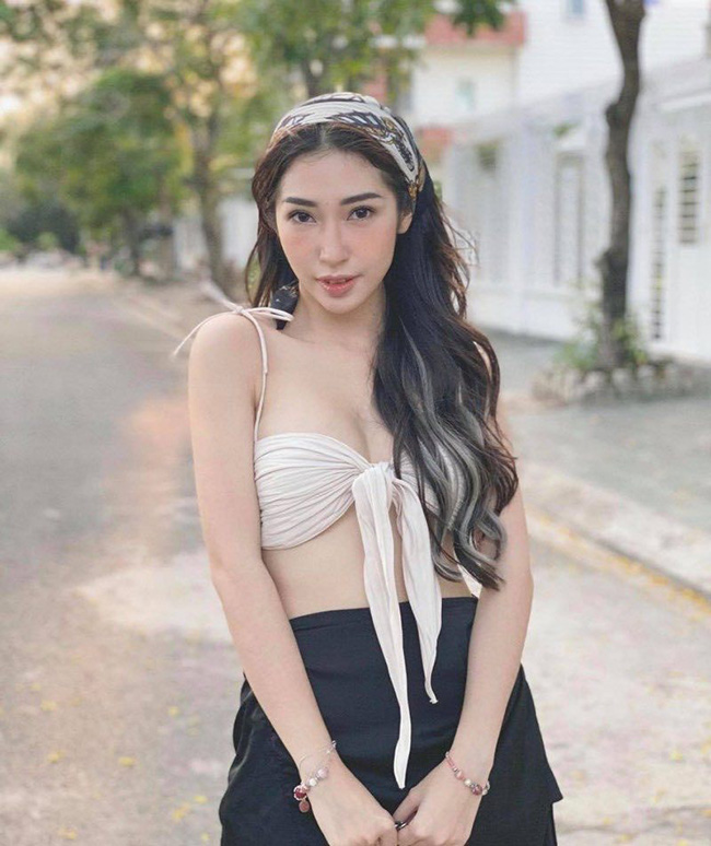 Khổng Tú Quỳnh chật vật với chiếc váy bó giò "kỳ cục", khó đi đứng trên thảm đỏ - 8