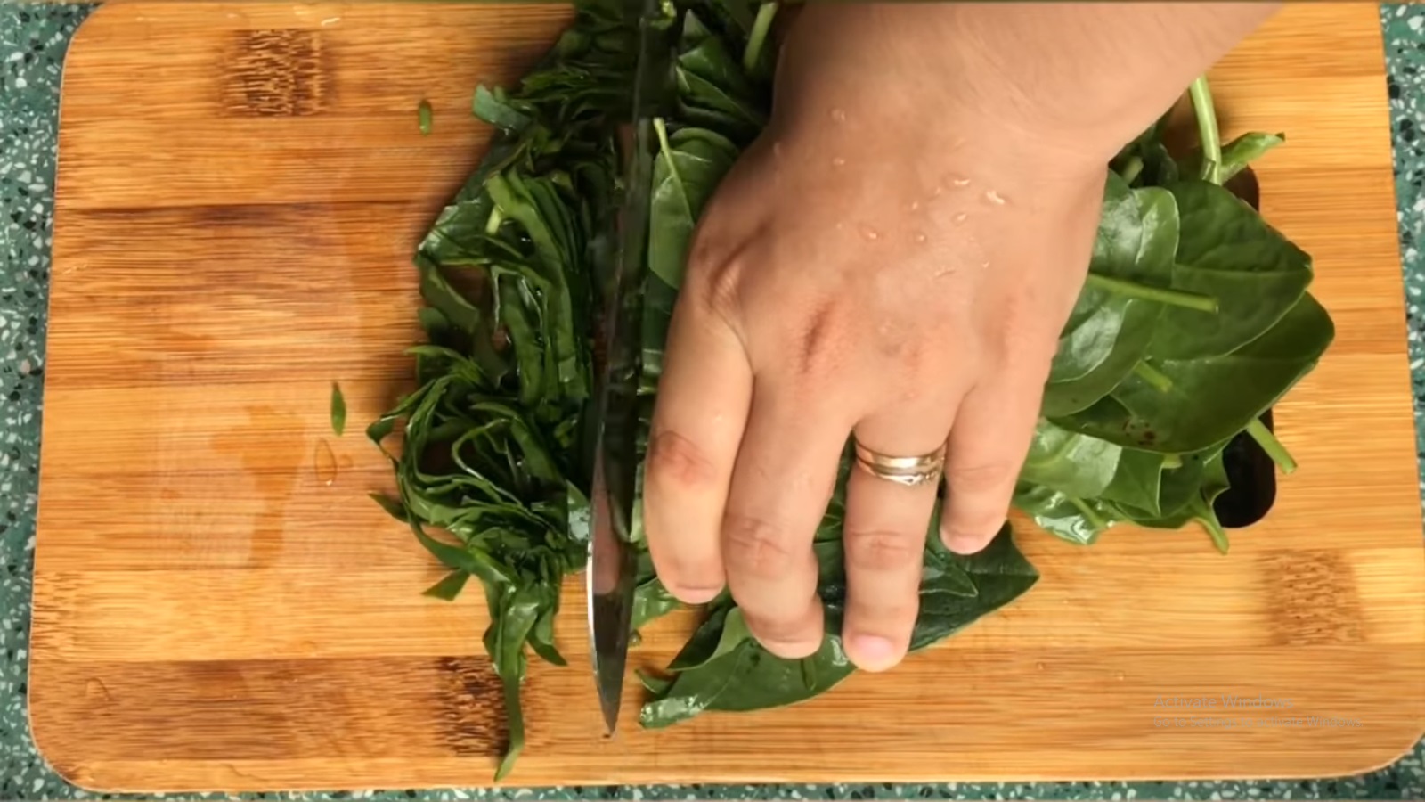 Mua cua đồng về chớ dại nấu luôn, ngâm ngay vào thứ nước này sán giun trong cua tự động bò ra nhung nhúc - 15